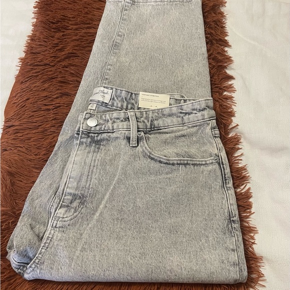 Universal Thread - Picture 2 of 3